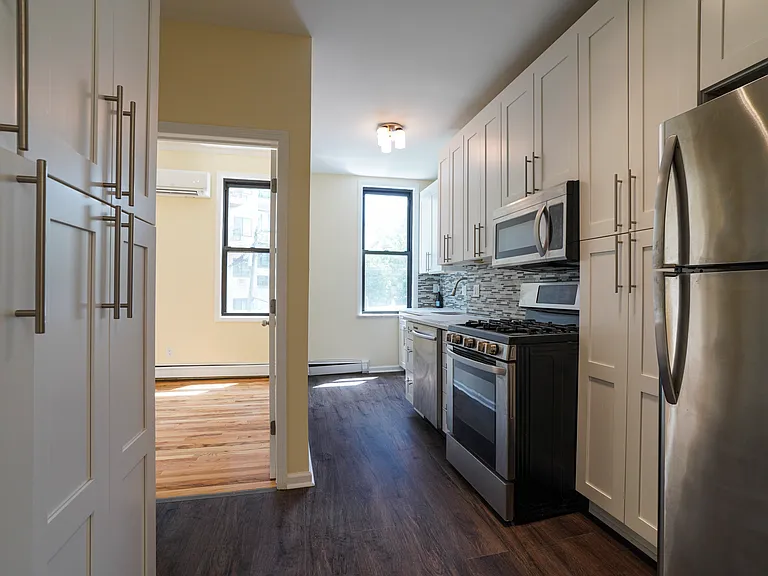 18 Russell St #2 — Photo 11