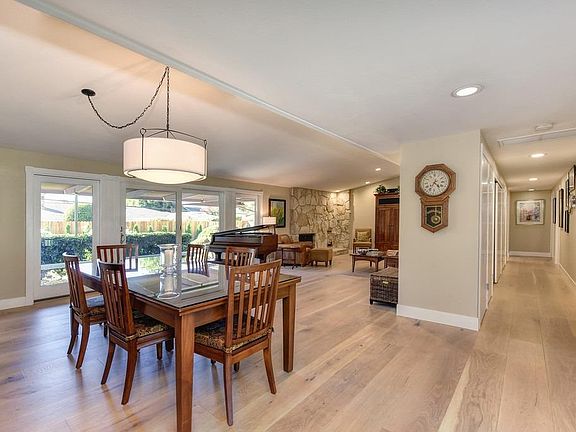 4th image of 2928 Latham Dr