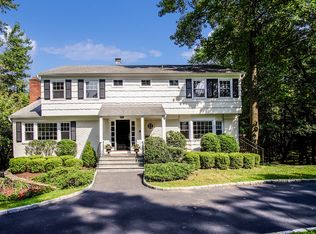 10 Canterbury Rd S, Harrison, NY 10528