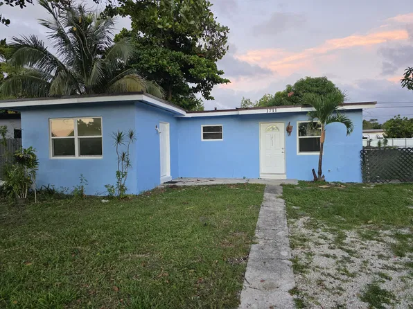 1711 Lauderdale Manor Dr, Fort Lauderdale, FL 33311