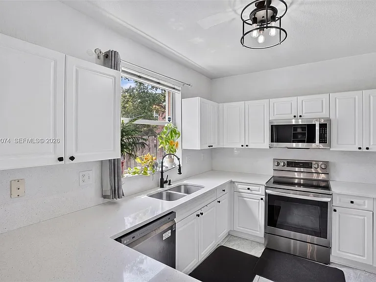 913 NW 135th Ave — Photo 9