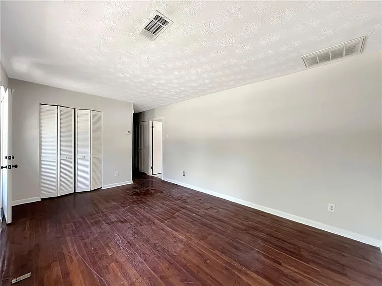 10624 Woodcock St — Photo 2
