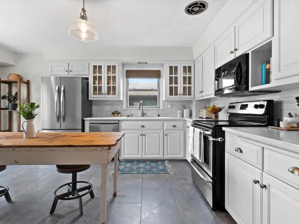 8074 North Seneca ROAD, Milwaukee, WI 53217