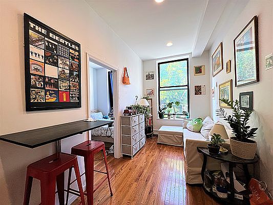 5th image of 215 E Broadway #3F