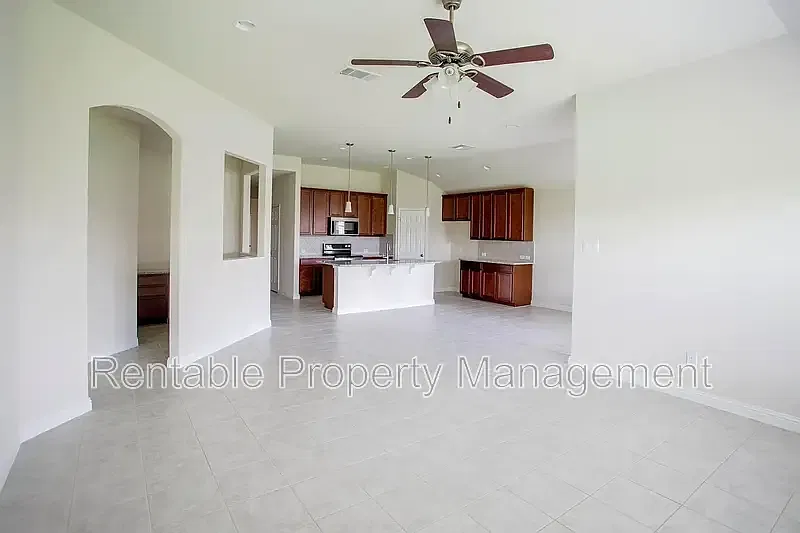 4 bed, 2.0 bath, 1785 sqft, $1,925 — Photo 3