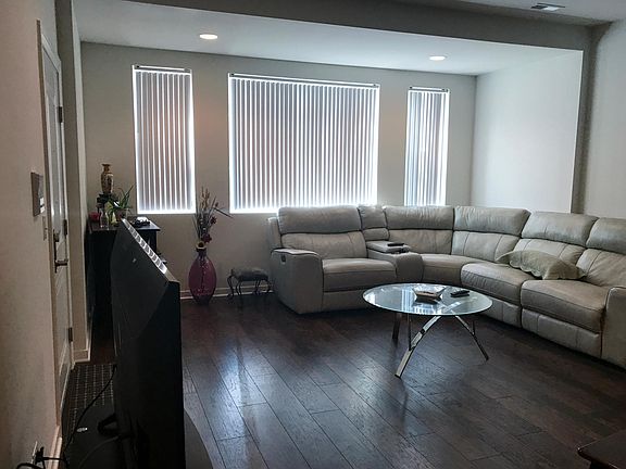 5th image of 2943 N Harlem Ave APT 106