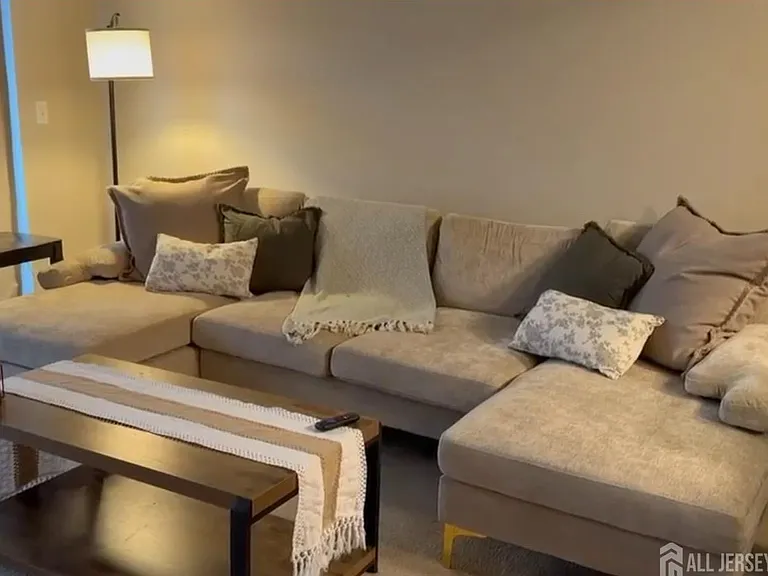 3517 Richmond Ct — Photo 2