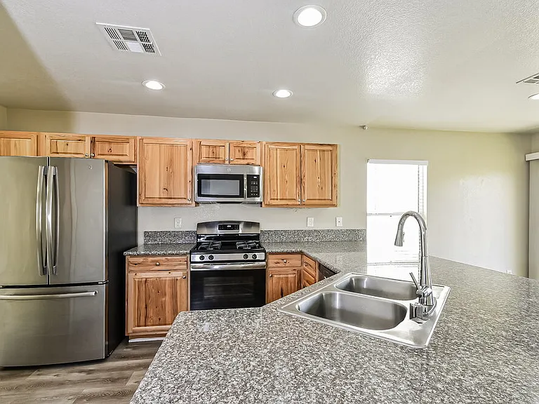 1820 Loida Ct — Photo 7