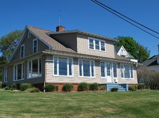 81 Morningside Dr, Milford, CT 06460