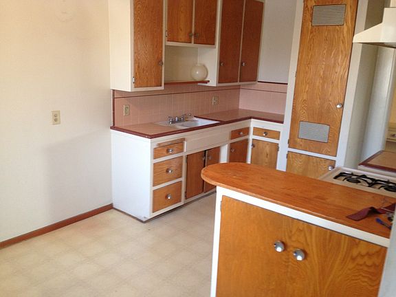3rd image of 10317 La Reina Ave APT F