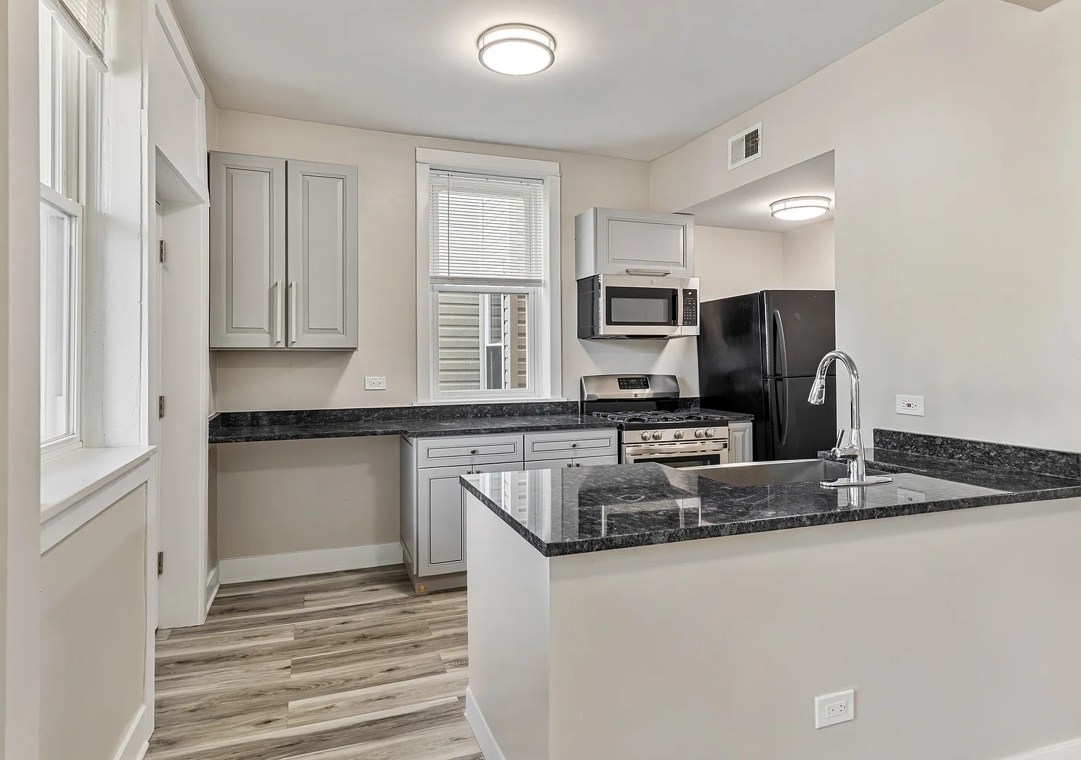 1 bed, 700 sqft, $1,975 — Photo 3