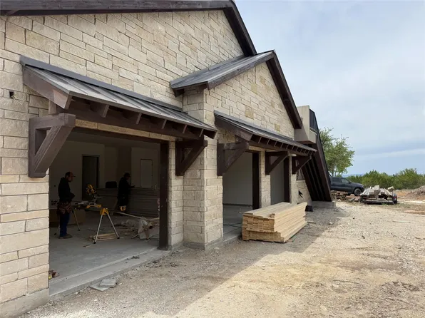 682 Evergreen Cir, Round Mountain, TX 78663