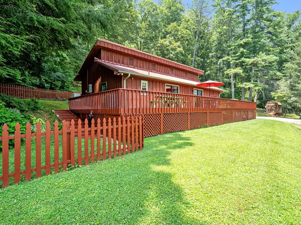 22 Live Oak Ln, Lakemont, GA 30552