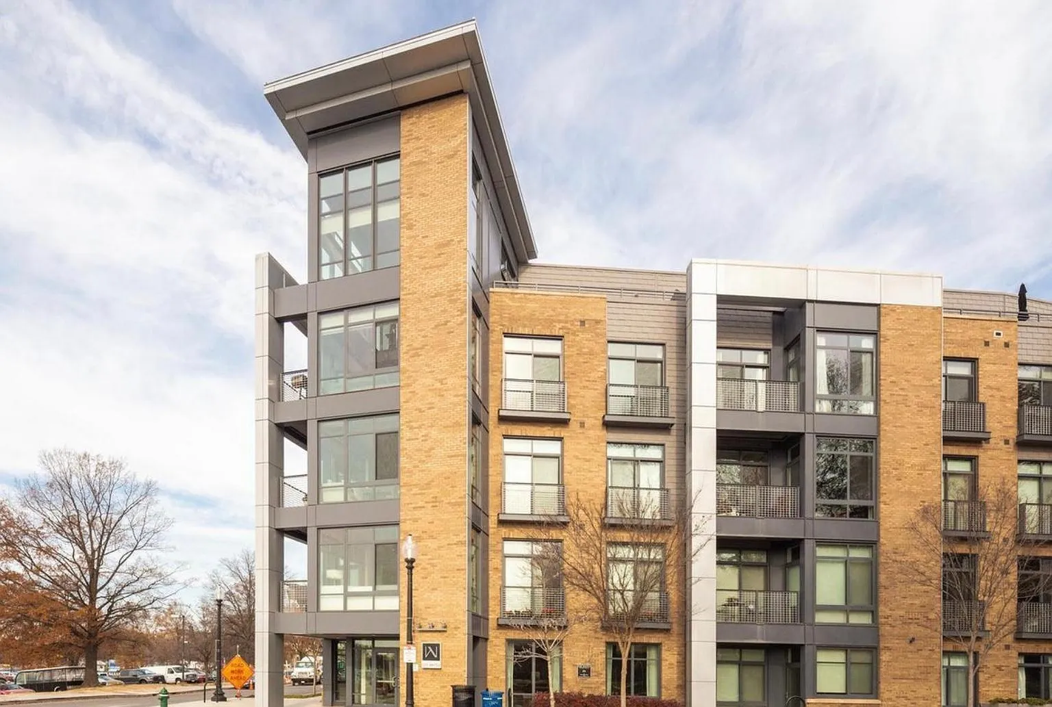 525 Water St SW — Photo 1