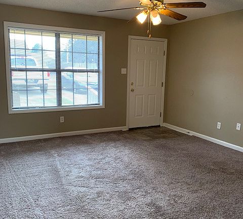 3rd image of 8 Bradley Cir Unit B