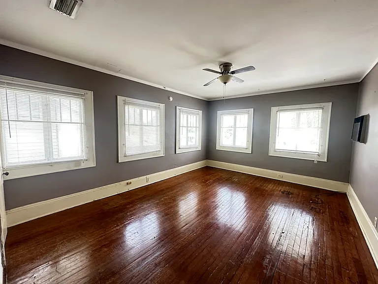 1411B E Central Blvd — Photo 5