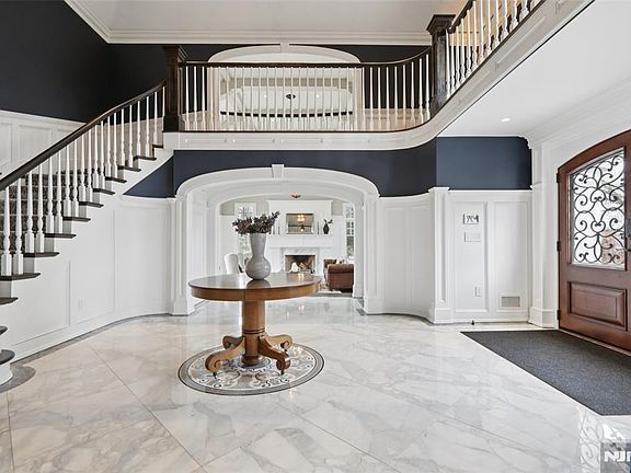 3rd image of 97 Heights Rd