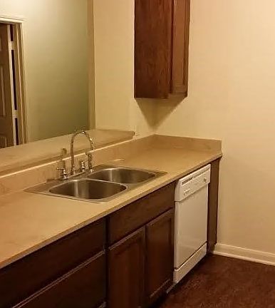 4th image of 2306 Breezy Dr
