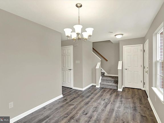 5th image of 12 Ashfield Ct