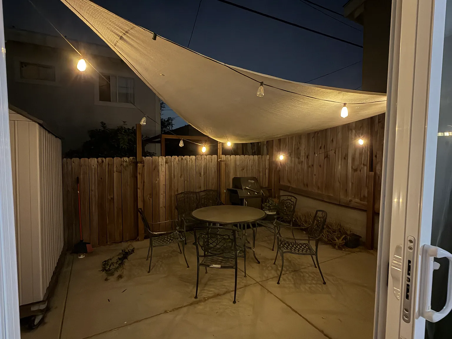 2 bed, 1050 sqft, $1,600 — Photo 2