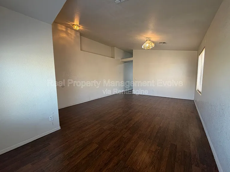 7816 N 54th Ln — Photo 5