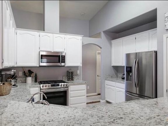 3rd image of 10808 Thunder Falls Ave