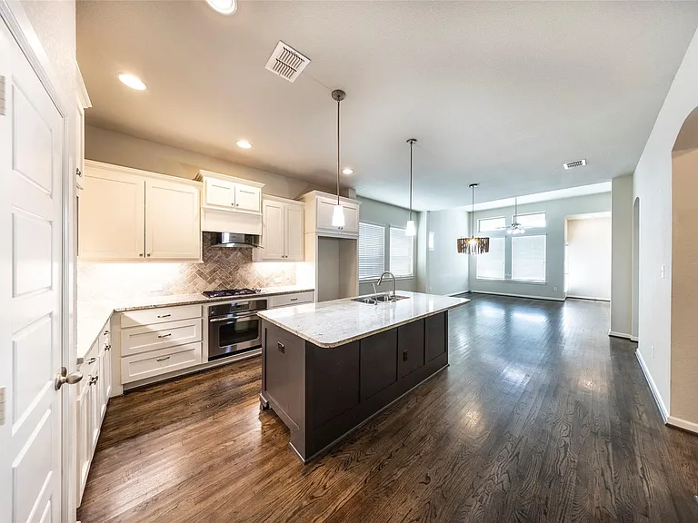 1217 Naples Dr — Photo 14