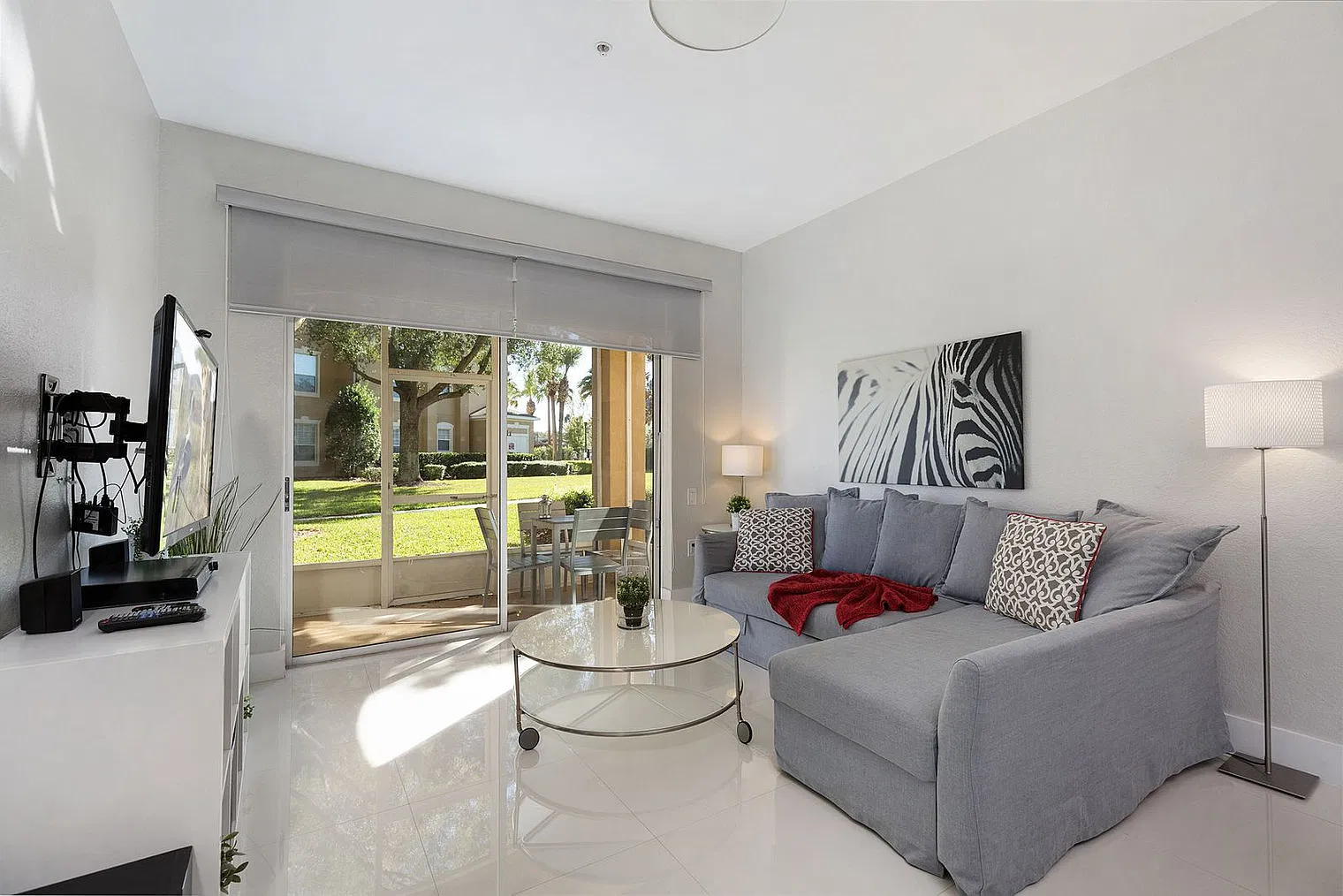 2 bed, 2.0 bath, 1087 sqft, $4,601 — Photo 2
