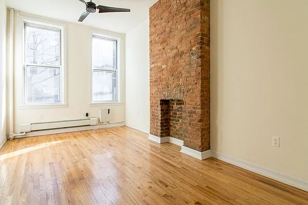 Rented by EXR | media 22