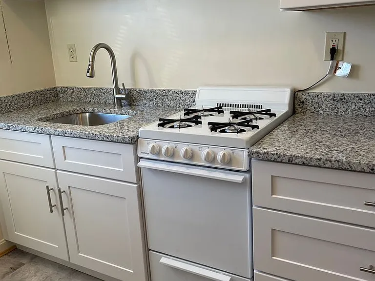 Lee Albemarle Apartments — Photo 2