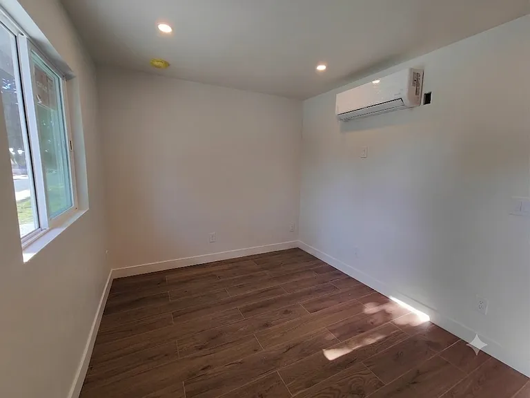 137 Taft Ave #B — Photo 2
