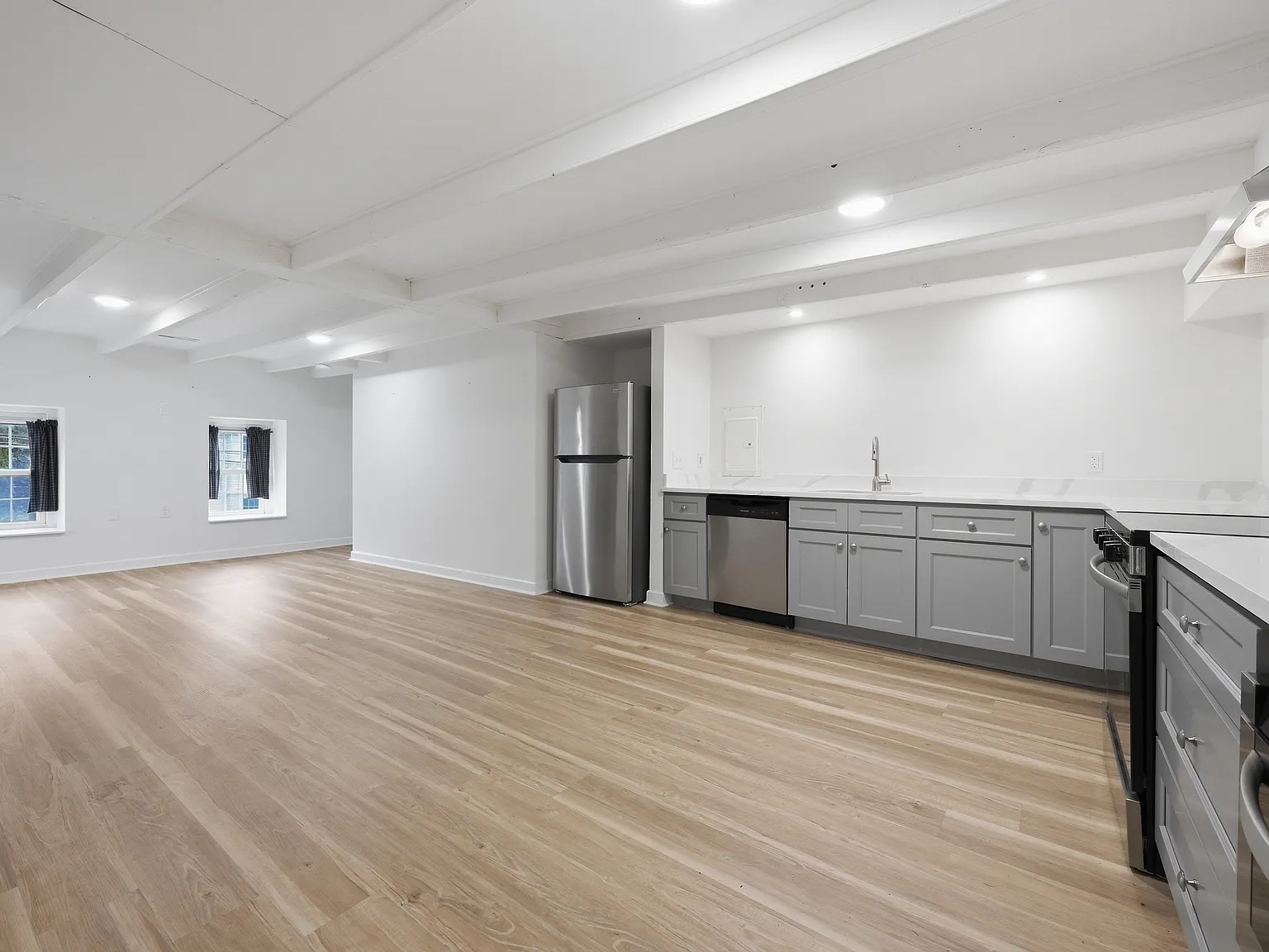1 bed, 1007 sqft, $2,400 — Photo 4