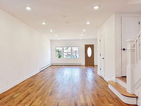 2nd image of 11817 218th St