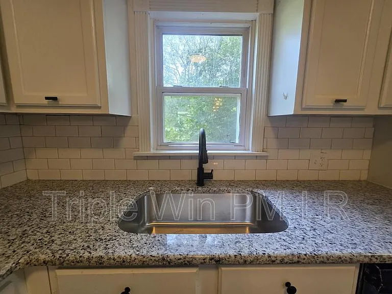 8700 Winston Dr — Photo 11