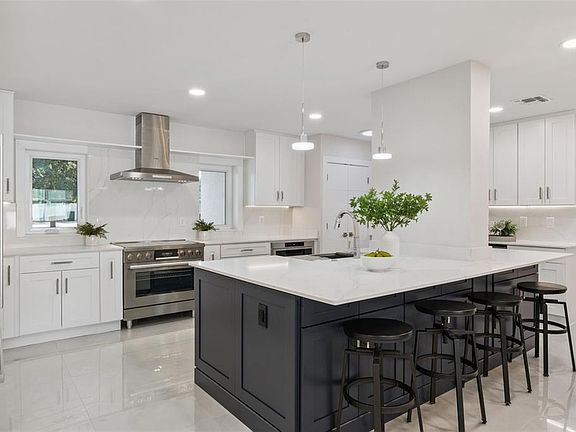 4th image of 2015 Summerfield Rd