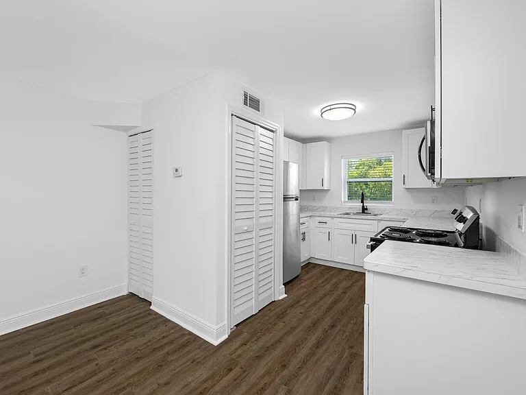 KC Flats Apartments — Photo 58