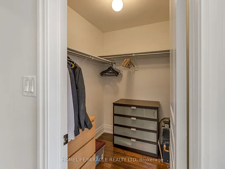 2299 Glazebrook Cir — Photo 18
