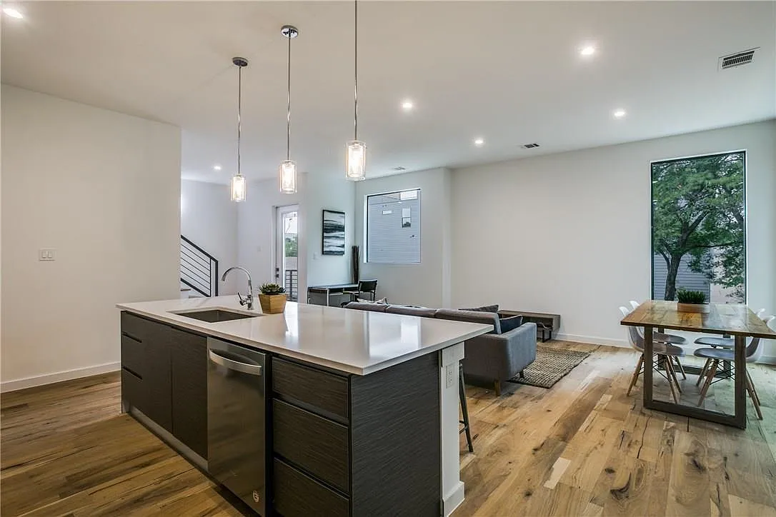 2 bed, 1796 sqft, $2,875 — Photo 3