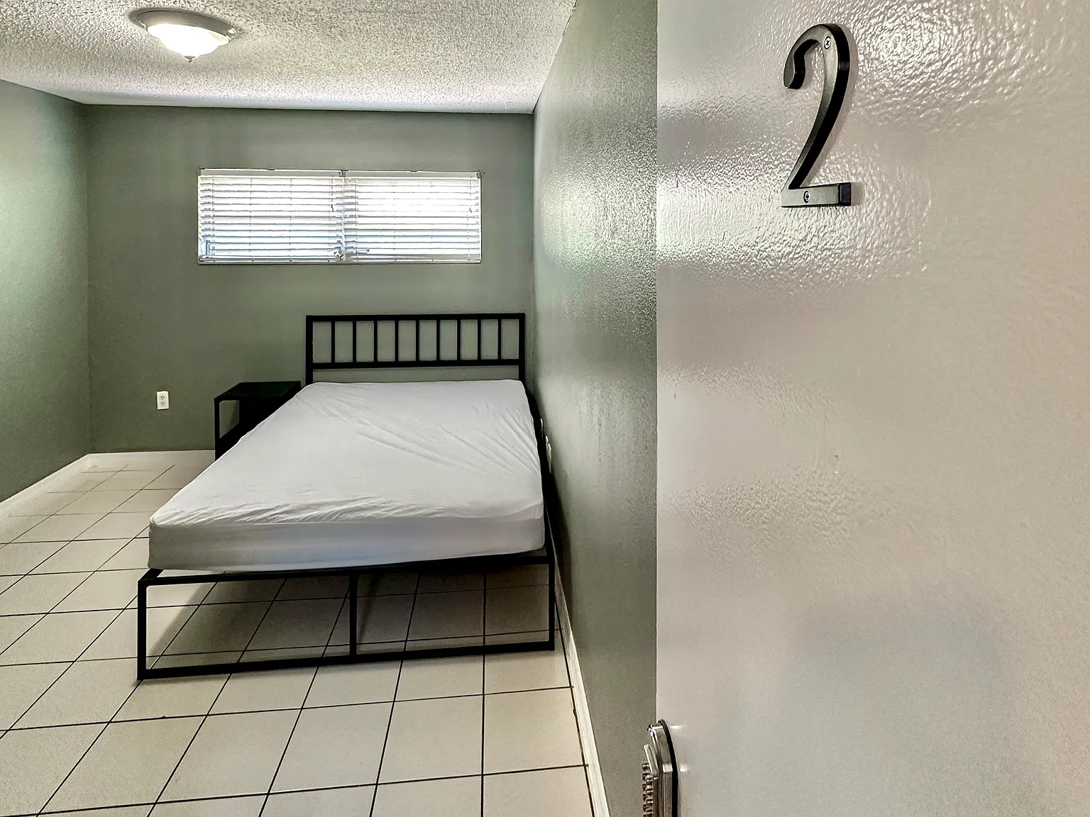 3 bed, 1.0 bath, 950 sqft, $888 — Photo 3