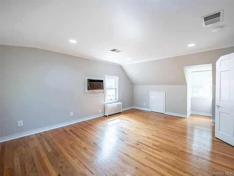 35 Bogart Ave — Photo 20