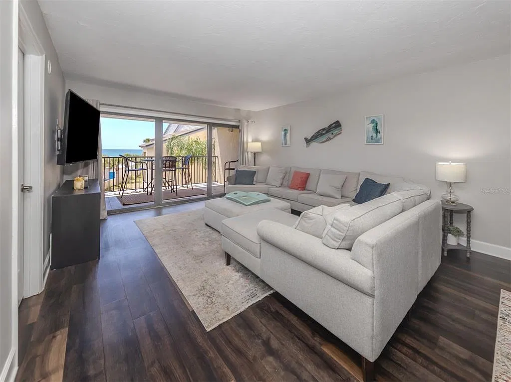 2 bed, 1075 sqft, $3,250 — Photo 3