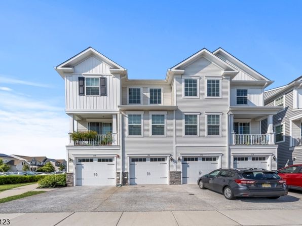 19A Tippet St