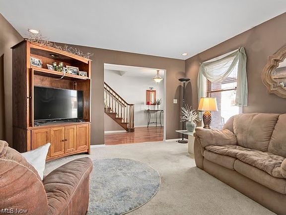 4th image of 2127 Knollwood Ave