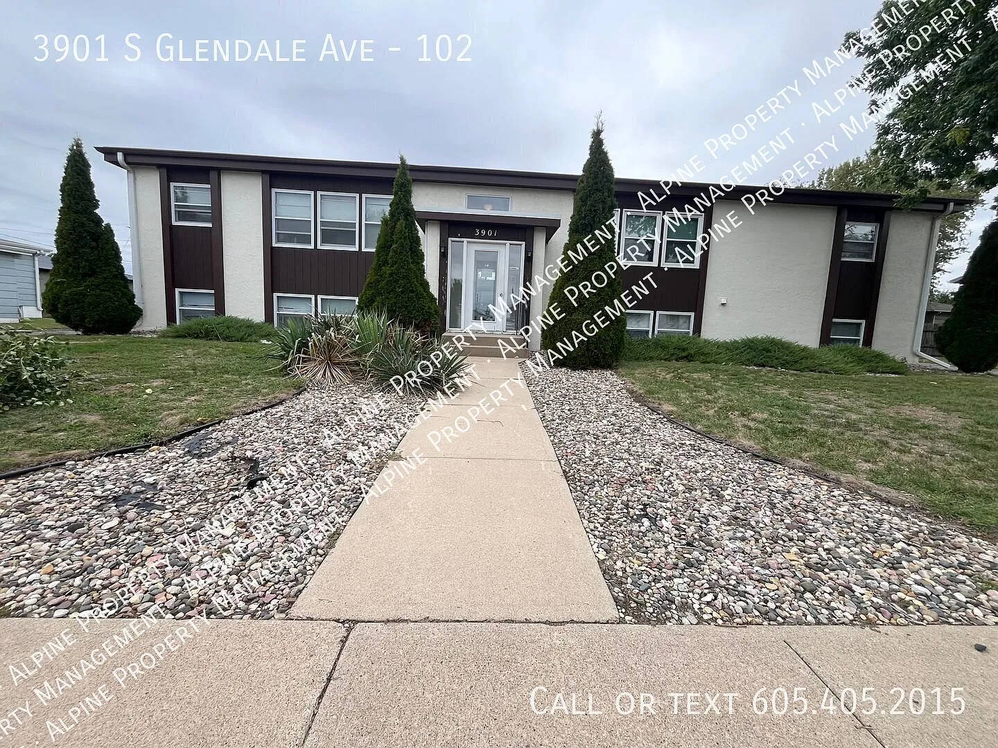 Spacious 1 Bed Apartment For Rent!! — Photo 1