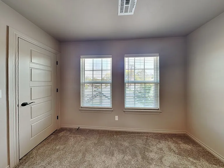 509 N Main St — Photo 14