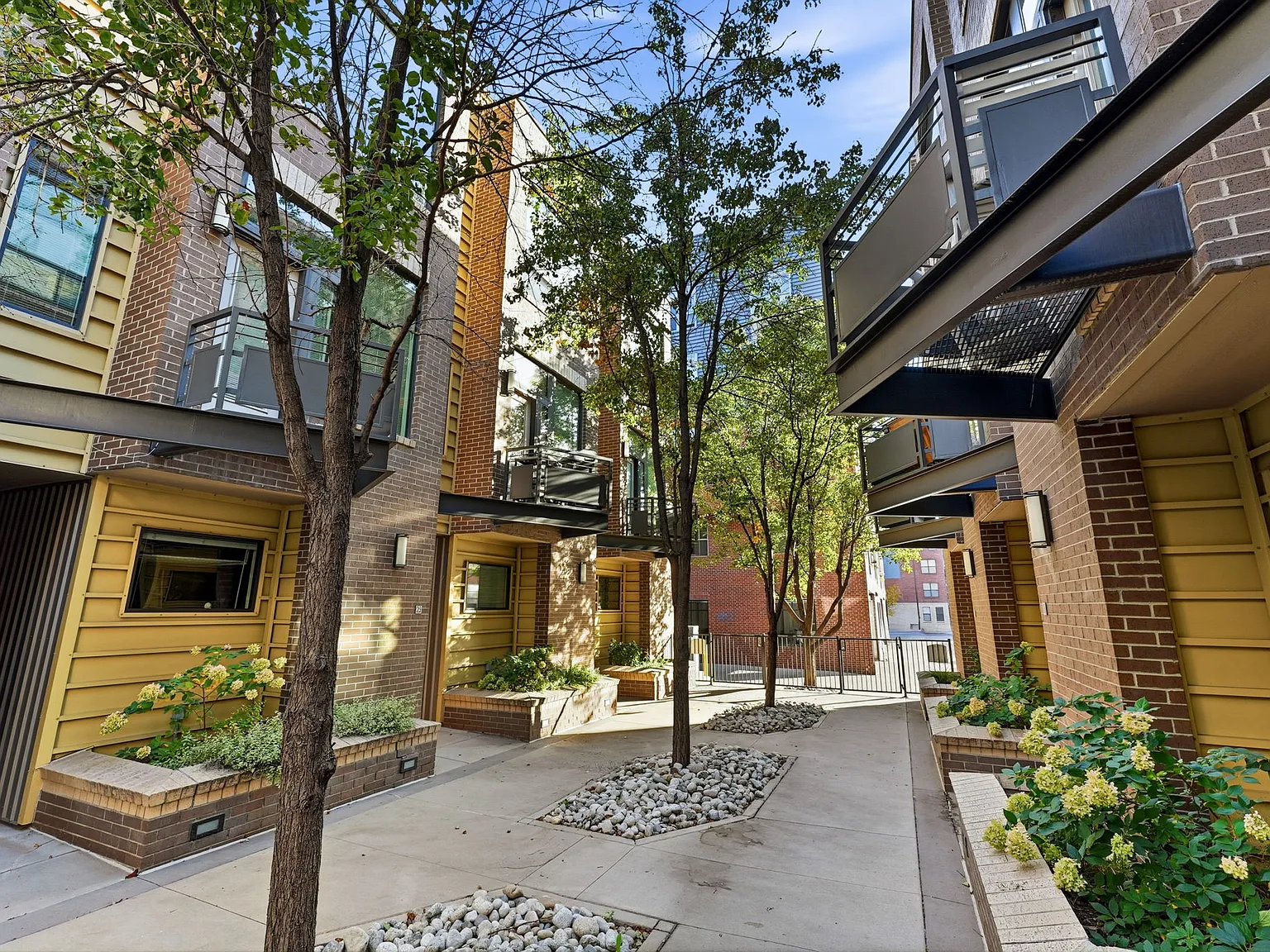 2 bed, 1452 sqft, $3,700 — Photo 2