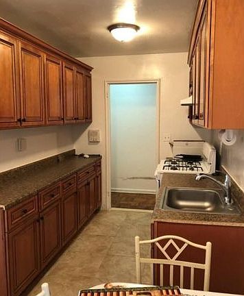 4th image of 237 N Broadway APT 1A