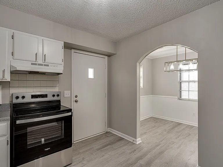 906 Hawthorne Ct — Photo 25