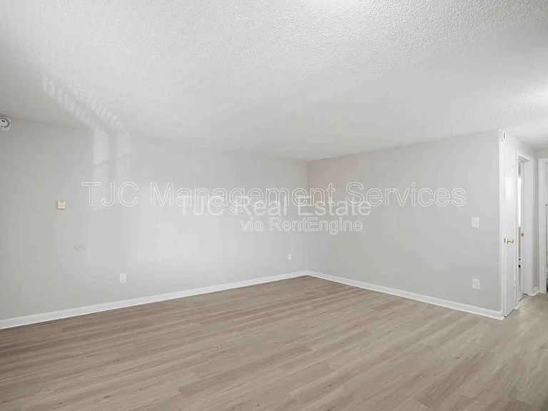 1138 N Corona St #103 — Photo 8