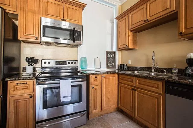 512 Pelican St #B — Photo 7
